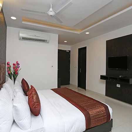 Hotel O M Suites New Delhi Extérieur photo