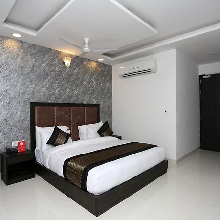 Hotel O M Suites New Delhi Extérieur photo