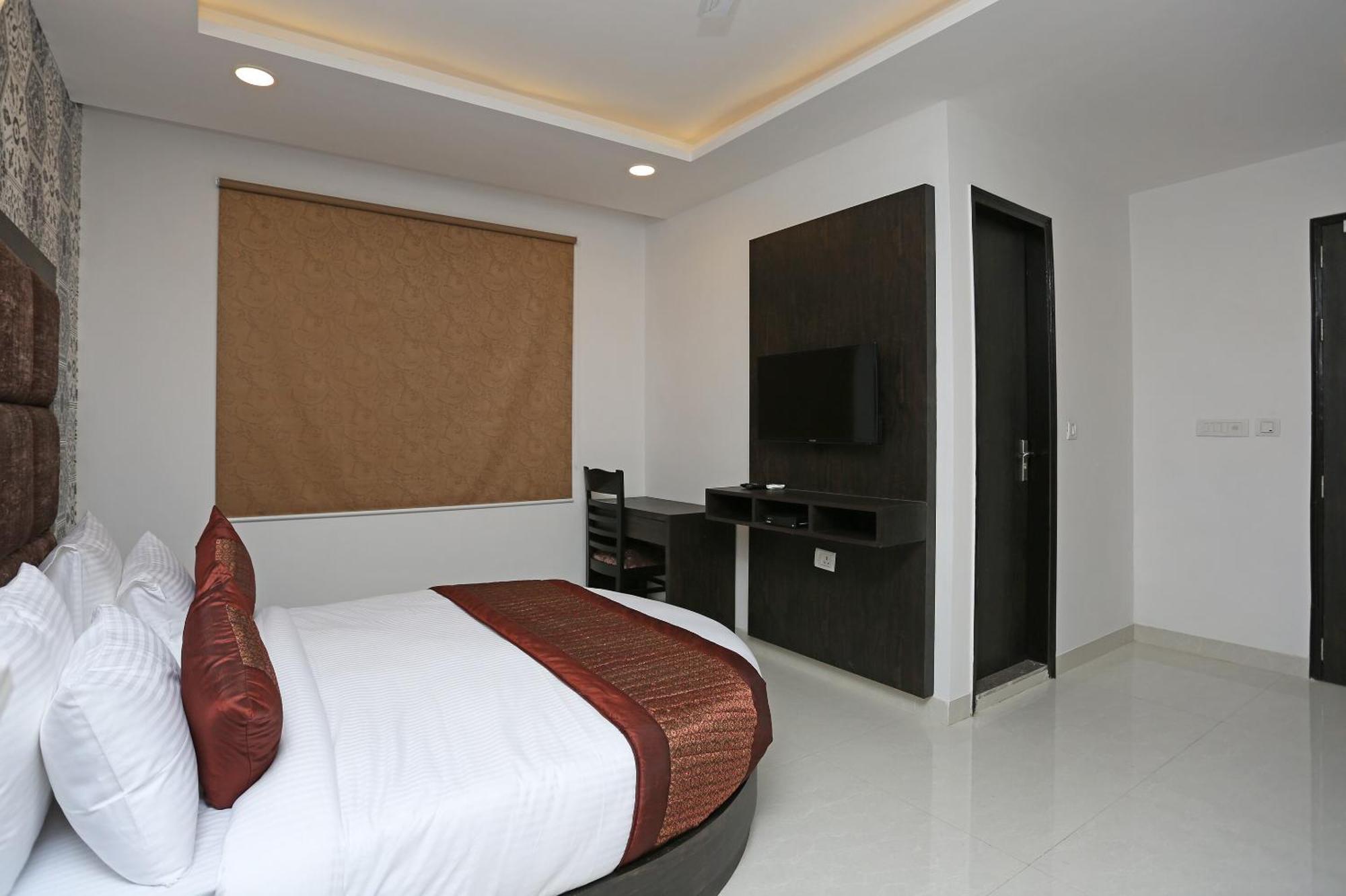Hotel O M Suites New Delhi Extérieur photo