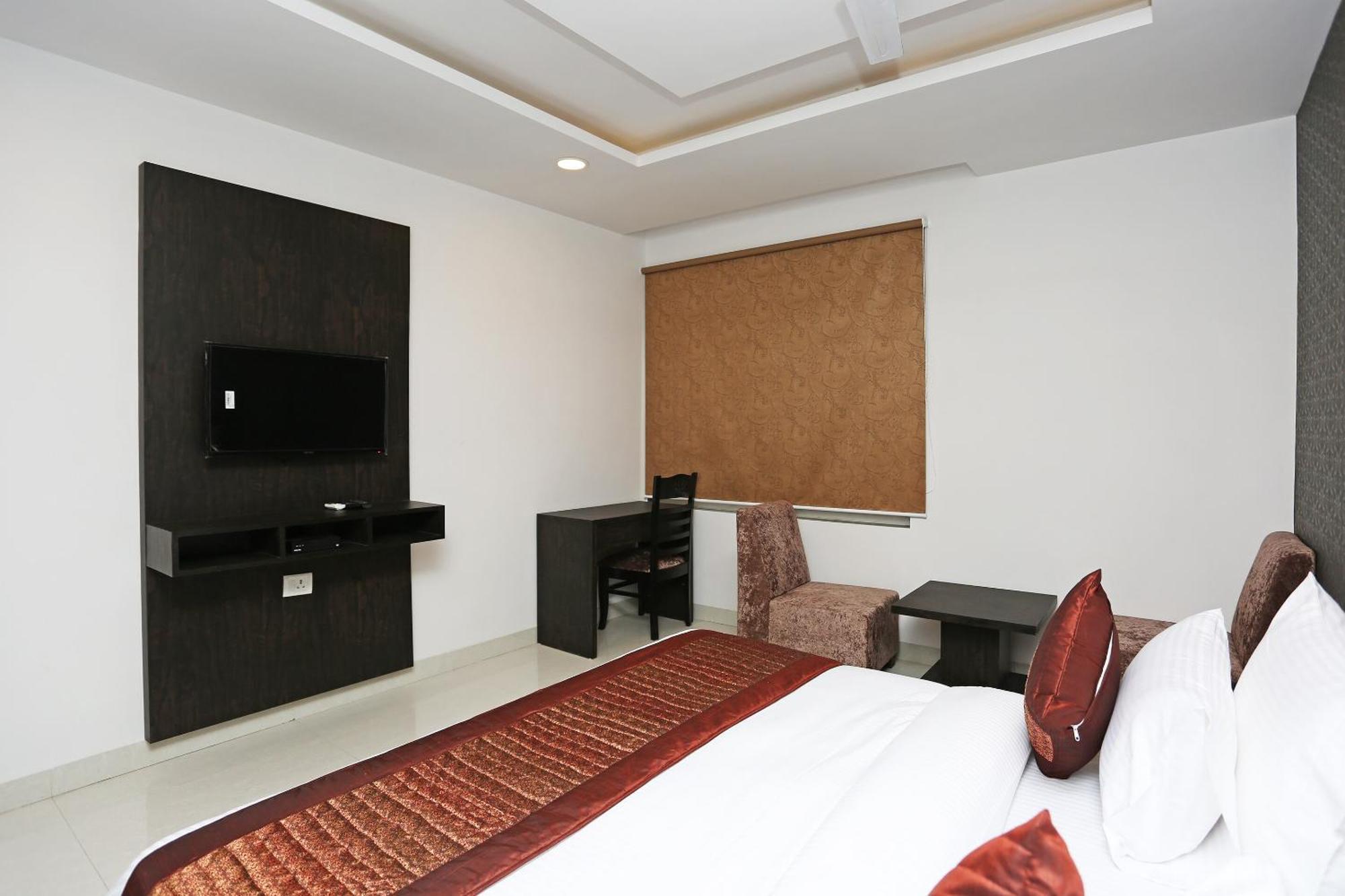 Hotel O M Suites New Delhi Extérieur photo