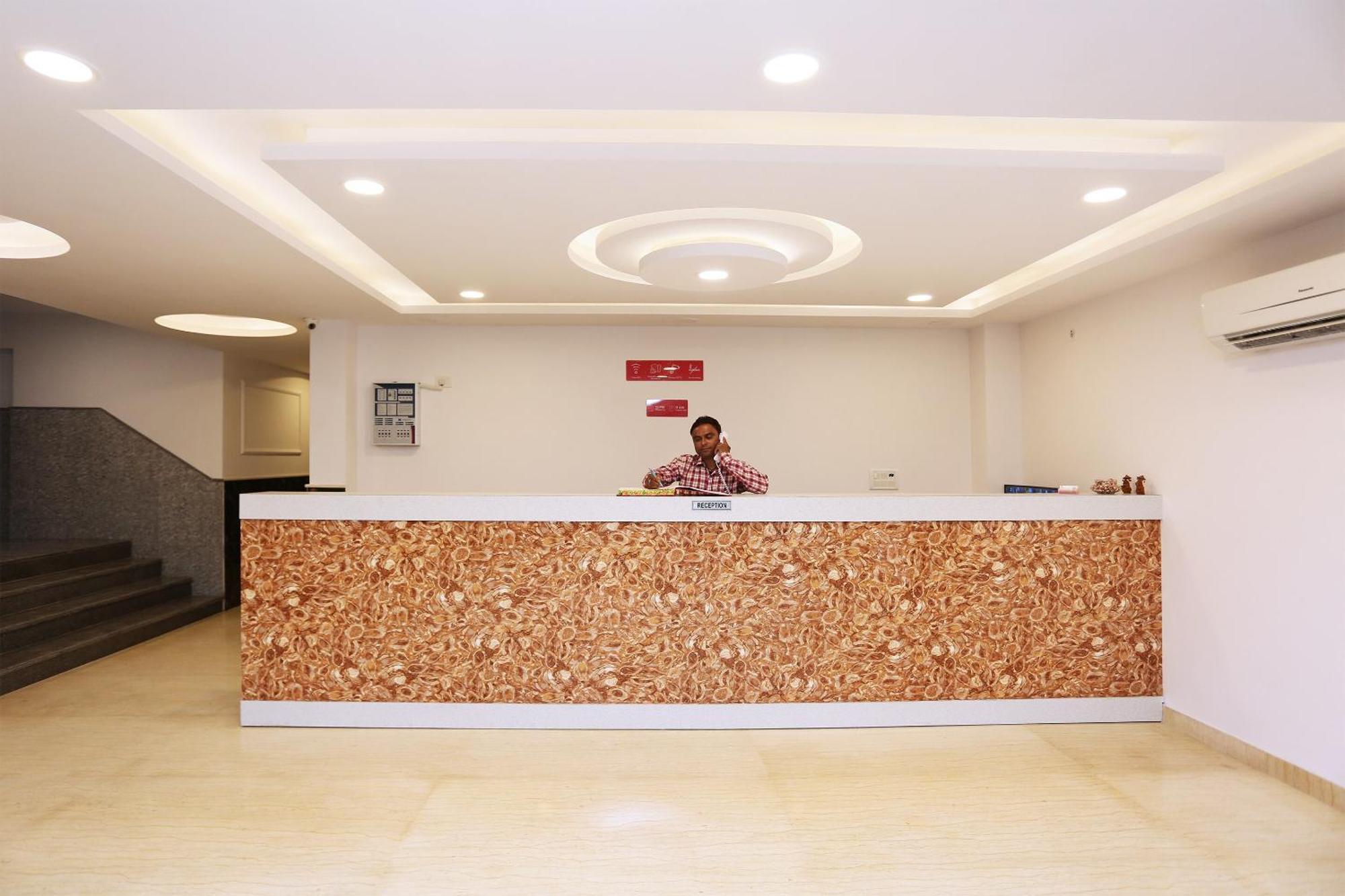 Hotel O M Suites New Delhi Extérieur photo