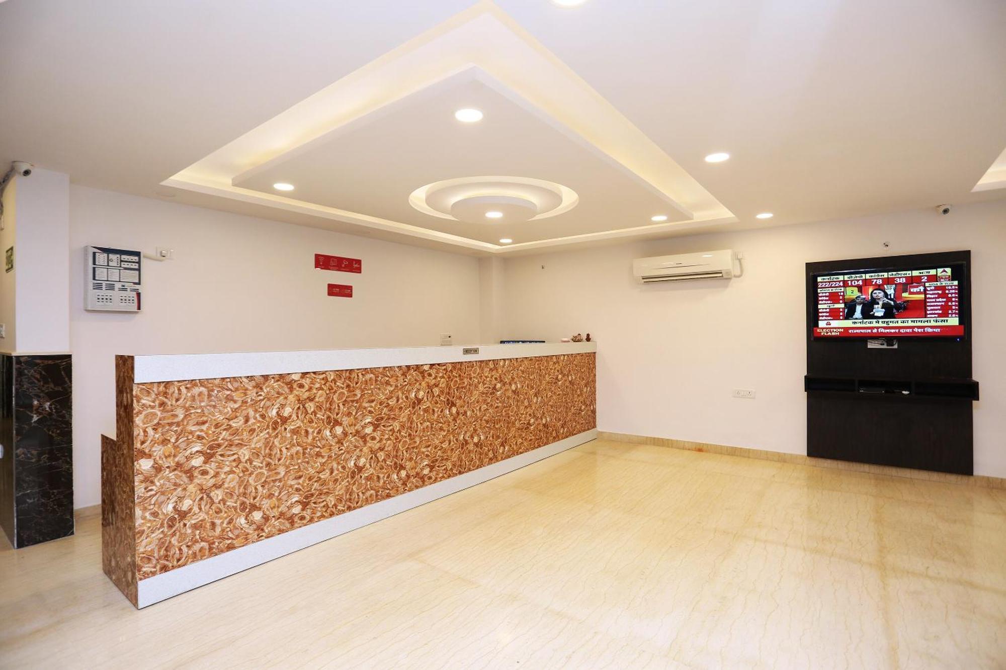 Hotel O M Suites New Delhi Extérieur photo