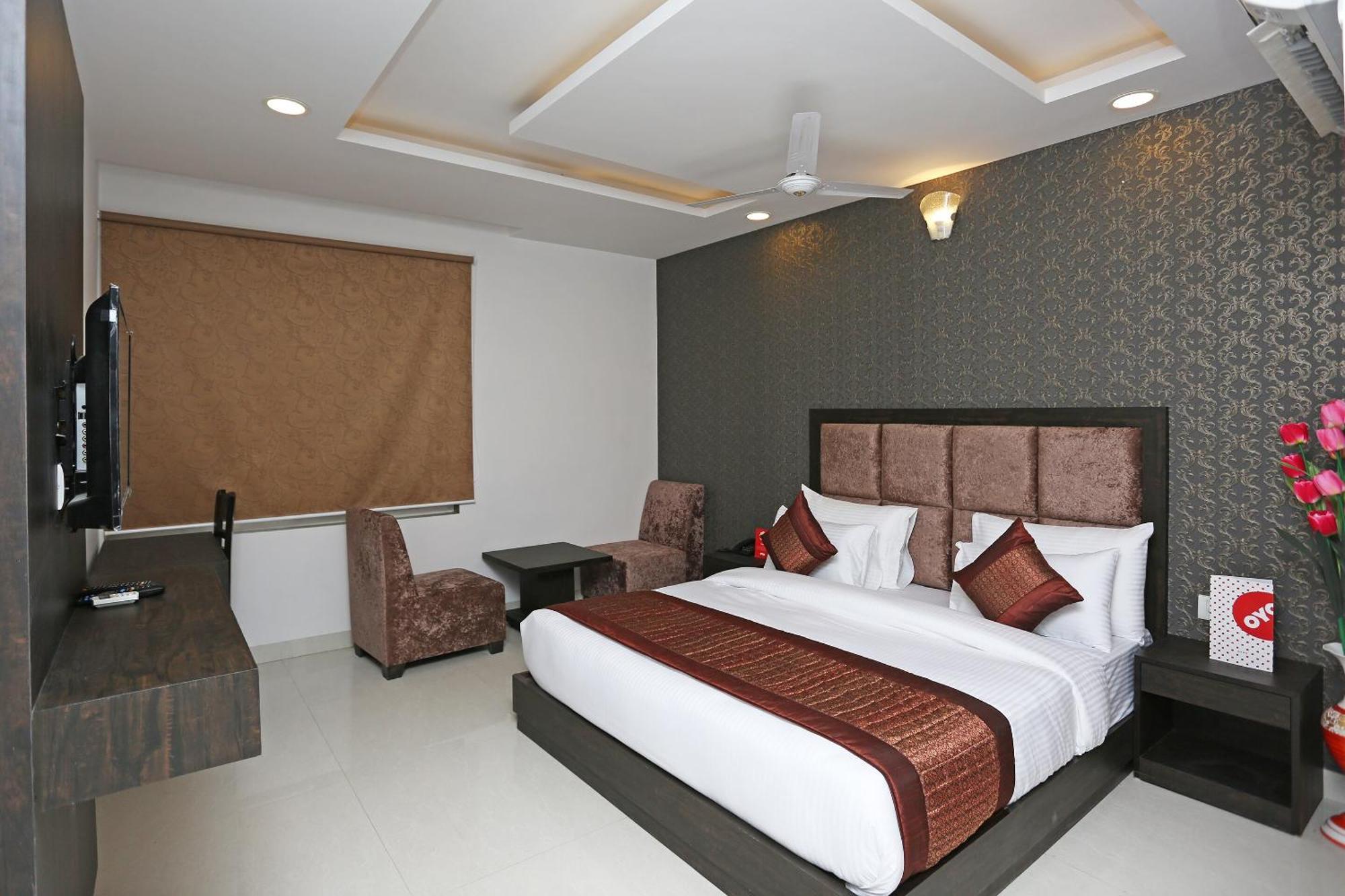 Hotel O M Suites New Delhi Extérieur photo
