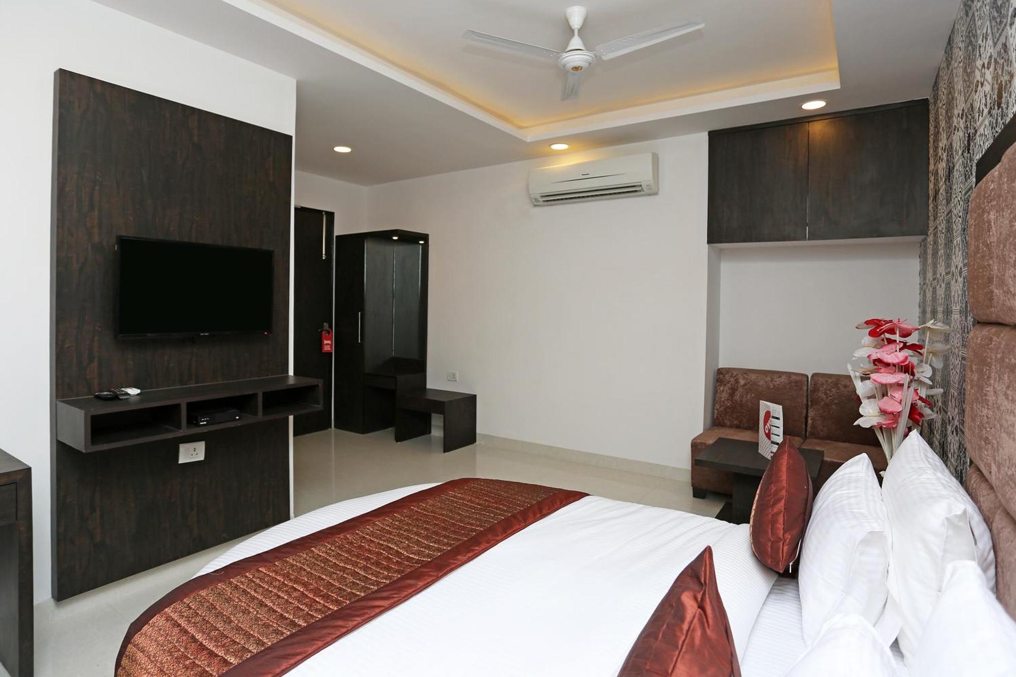 Hotel O M Suites New Delhi Extérieur photo