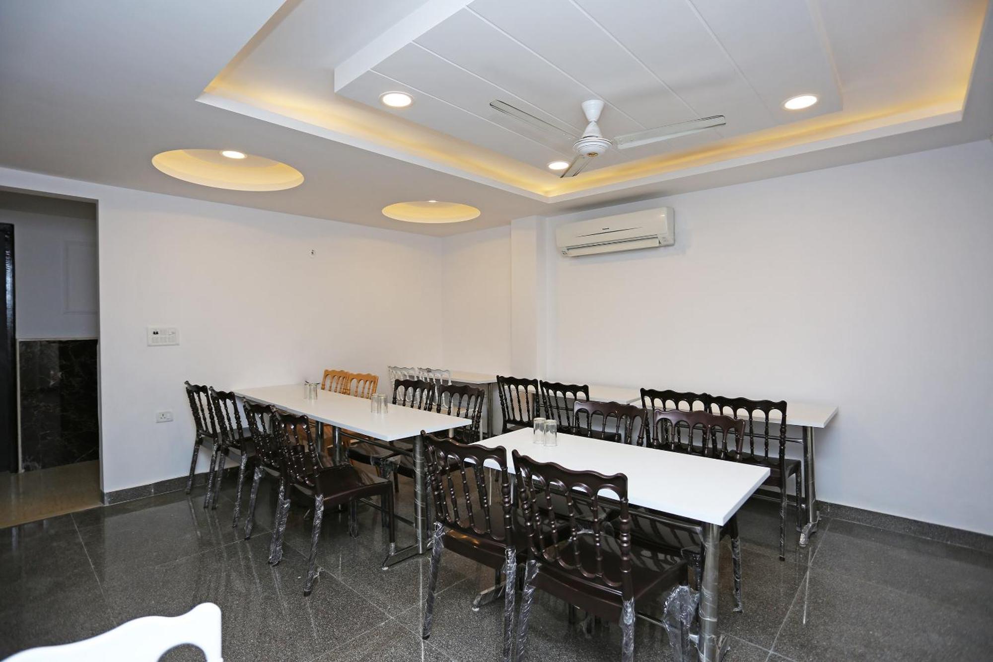Hotel O M Suites New Delhi Extérieur photo